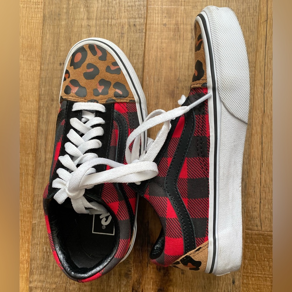 Available are Vans red buffalo check, cheetah - Picture 4 of 7